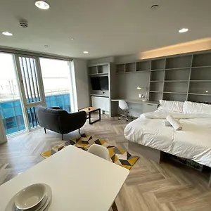 Eyre Square Self Catering Appartamento